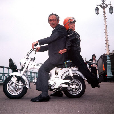 sid-james-and-barbara-windsor-on-location-at-the-filming-of-carry-on-girls.jpg