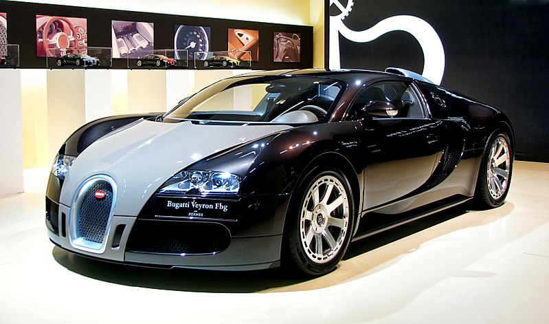800px-Bugatti_Veyron_-_BCN_motorshow_2009.JPG